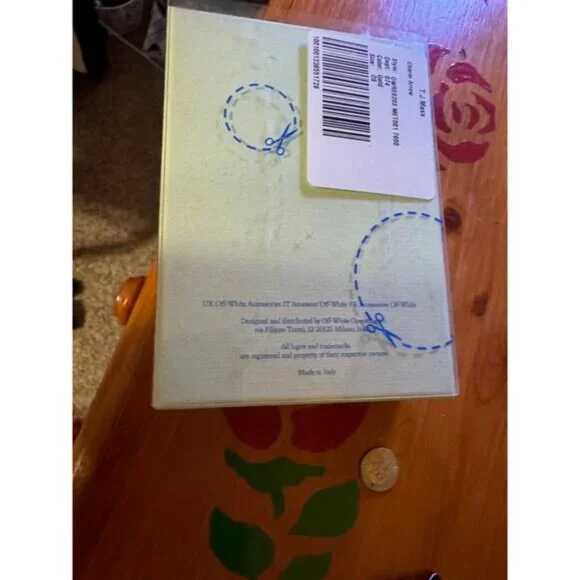 Off-White Arrow Charm Keychain - Picture 4 of 5